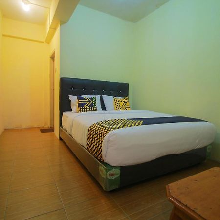 Spot On 2305 Andys Nur Penginapan Dumai Exterior photo