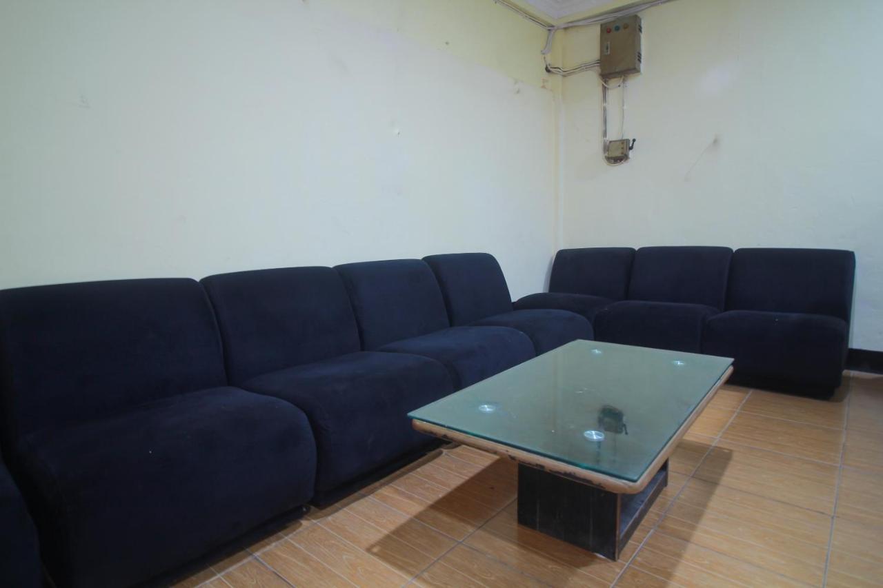 Spot On 2305 Andys Nur Penginapan Dumai Exterior photo