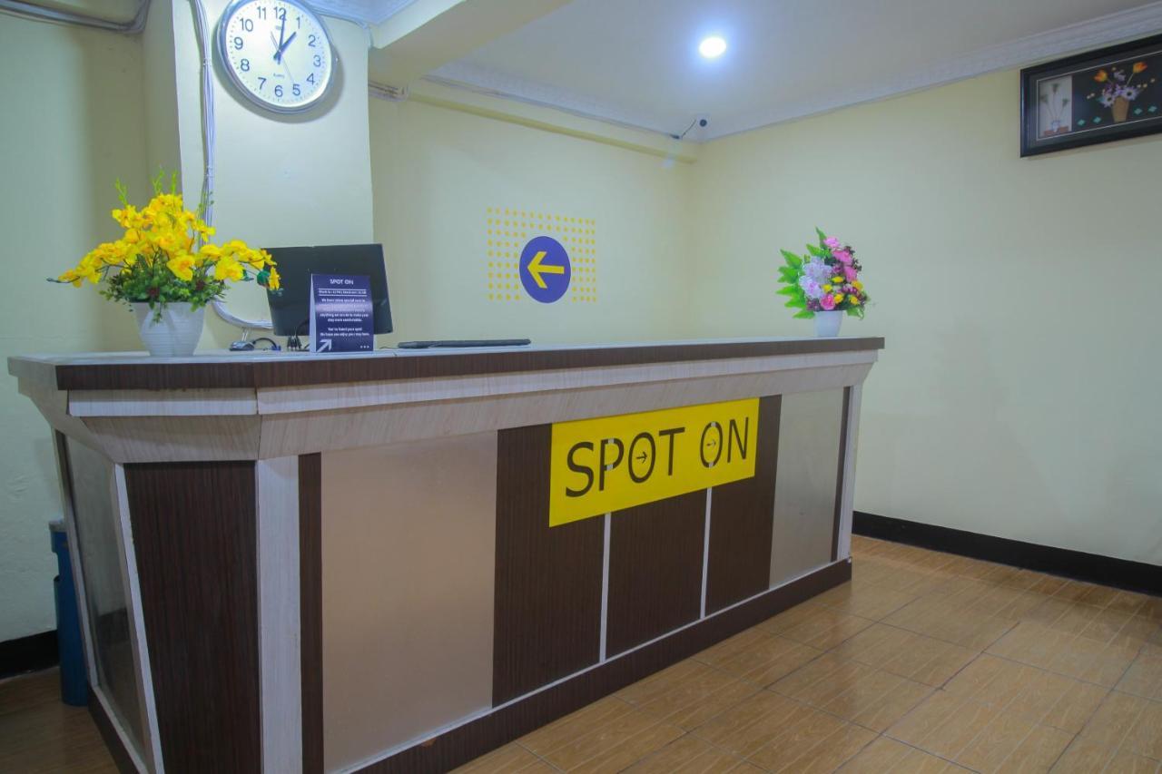 Spot On 2305 Andys Nur Penginapan Dumai Exterior photo