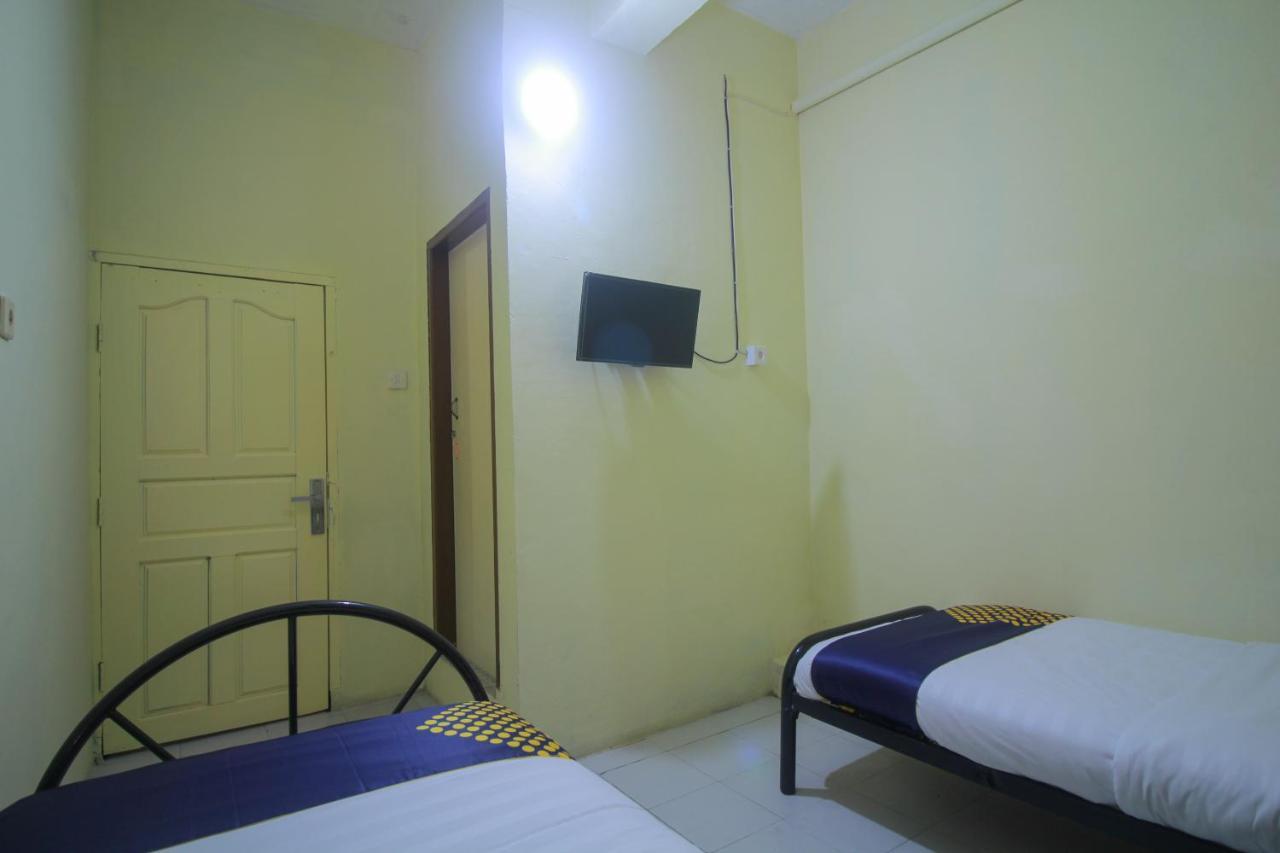 Spot On 2305 Andys Nur Penginapan Dumai Exterior photo