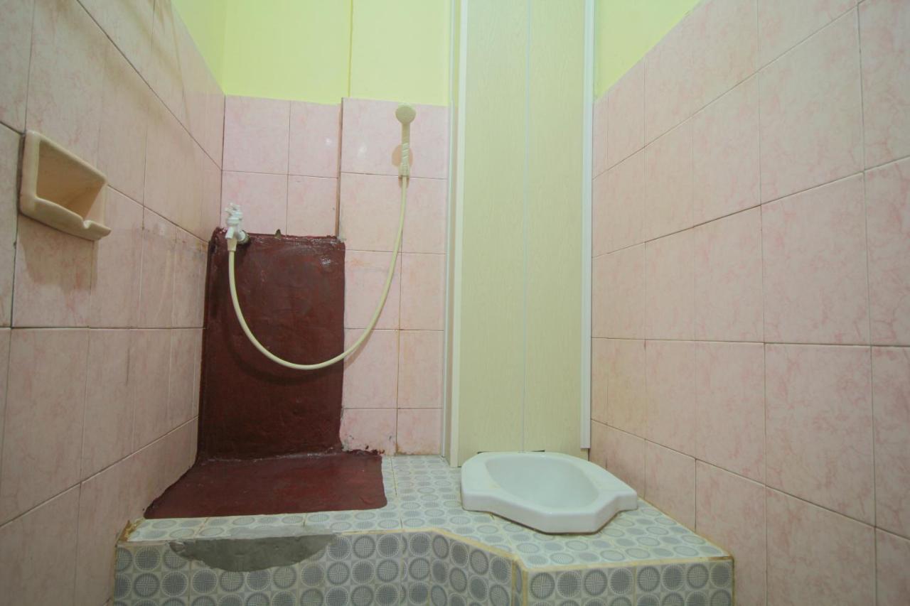Spot On 2305 Andys Nur Penginapan Dumai Exterior photo