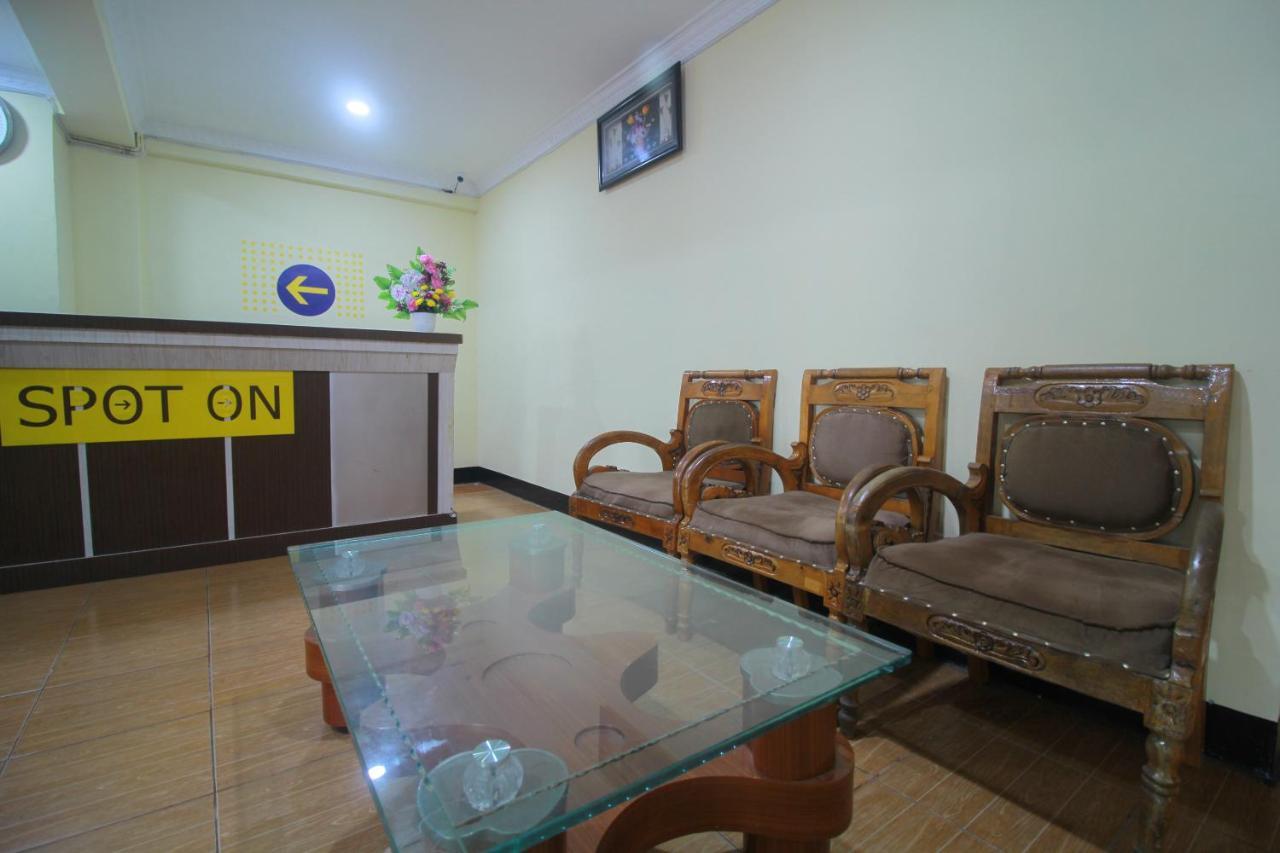 Spot On 2305 Andys Nur Penginapan Dumai Exterior photo