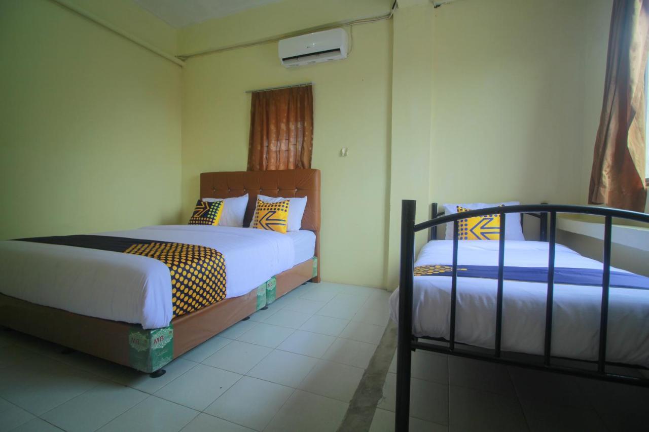 Spot On 2305 Andys Nur Penginapan Dumai Exterior photo