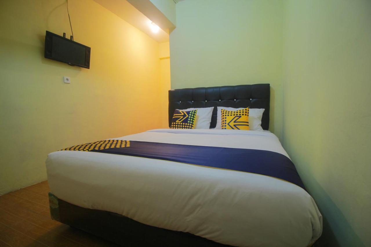 Spot On 2305 Andys Nur Penginapan Dumai Exterior photo