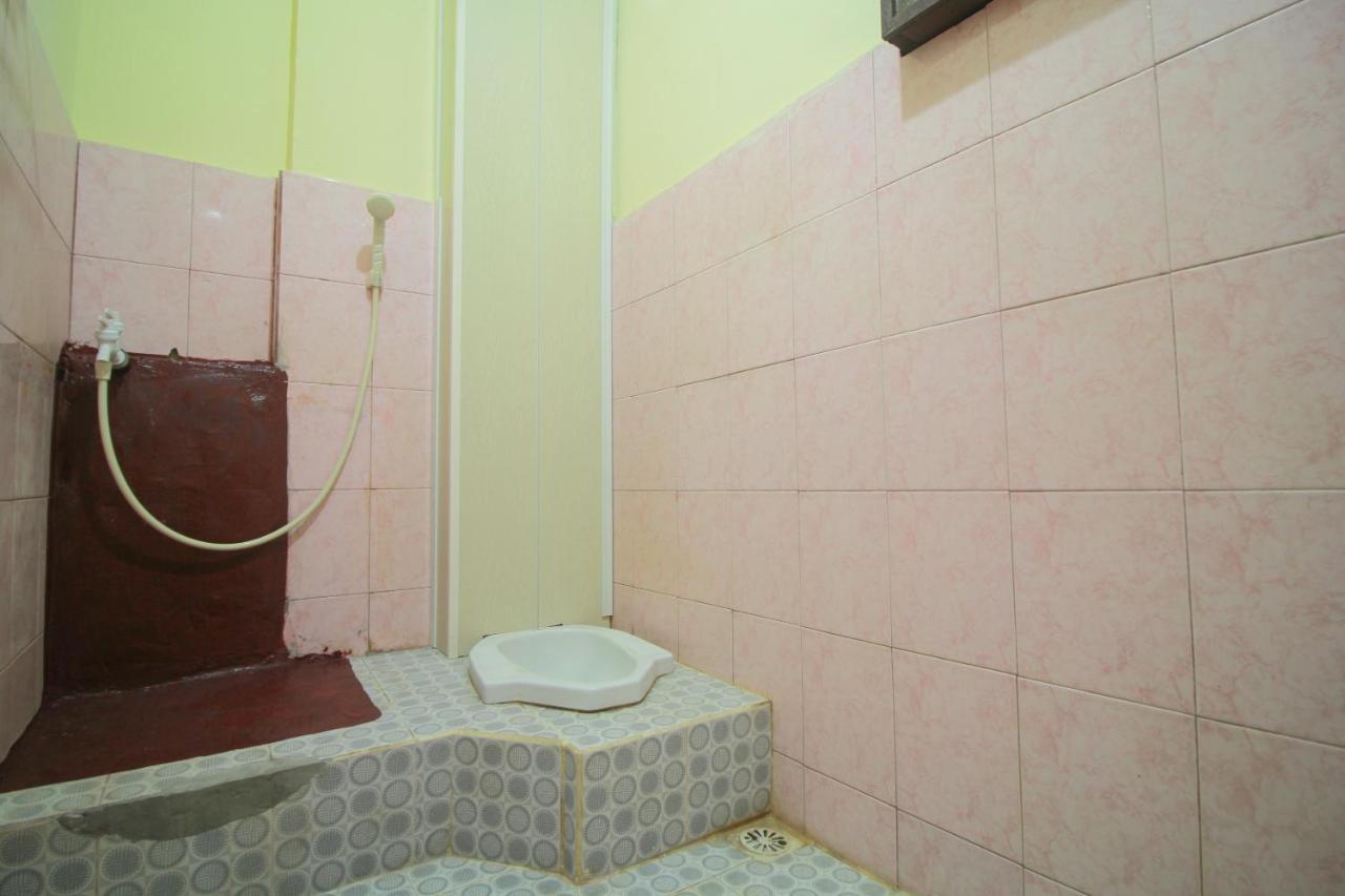 Spot On 2305 Andys Nur Penginapan Dumai Exterior photo