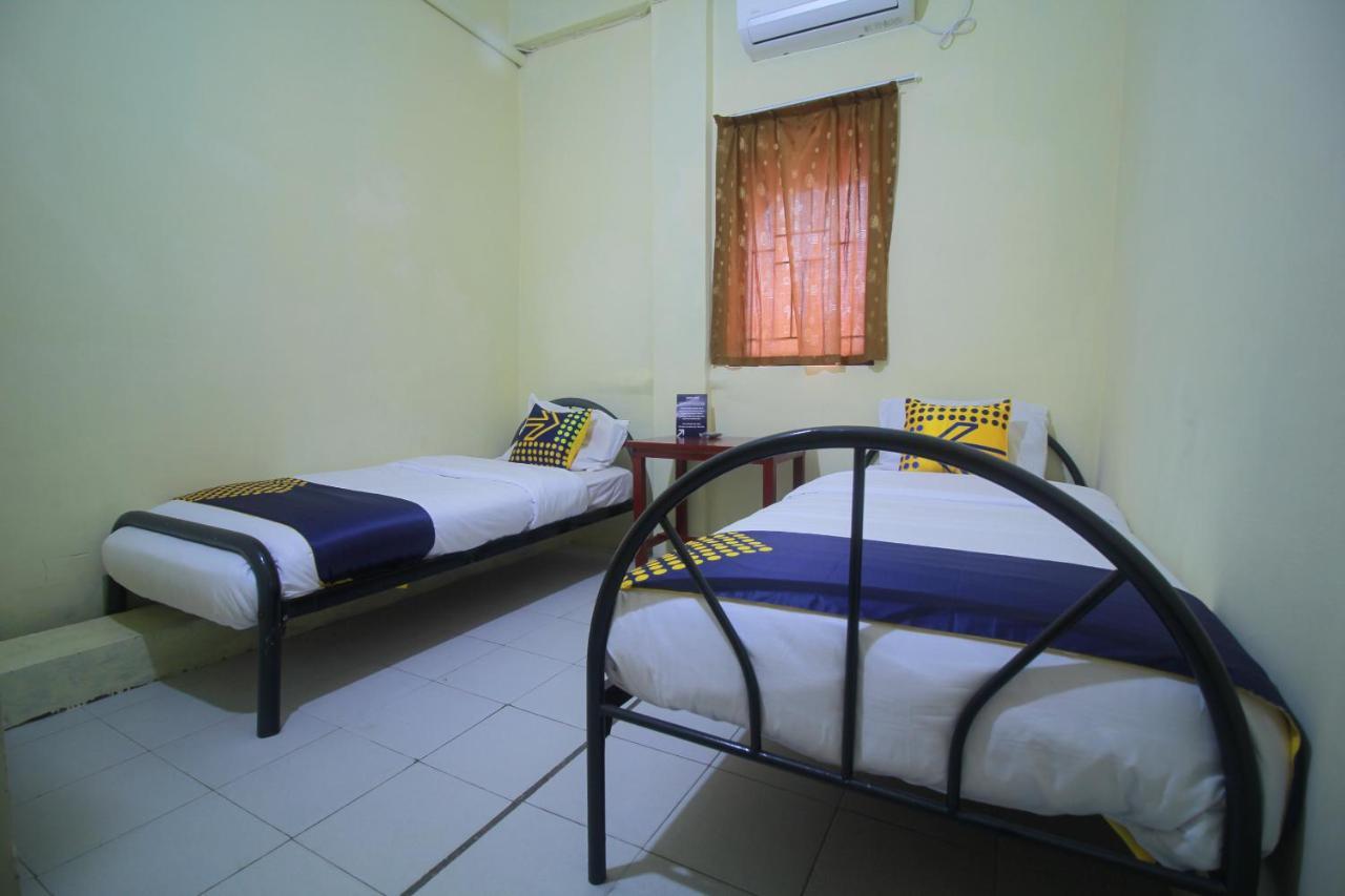 Spot On 2305 Andys Nur Penginapan Dumai Exterior photo