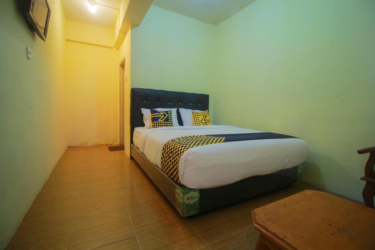 Spot On 2305 Andys Nur Penginapan Dumai Exterior photo