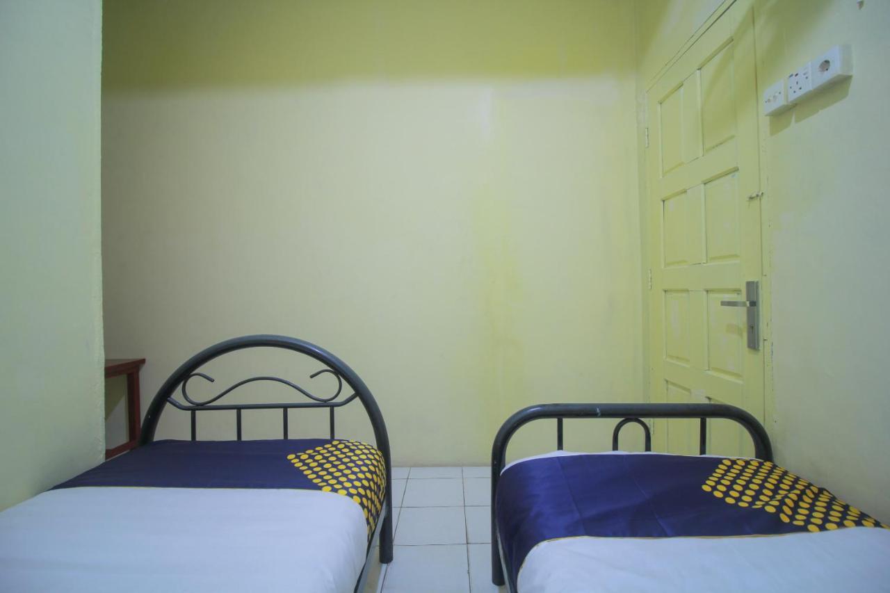 Spot On 2305 Andys Nur Penginapan Dumai Exterior photo